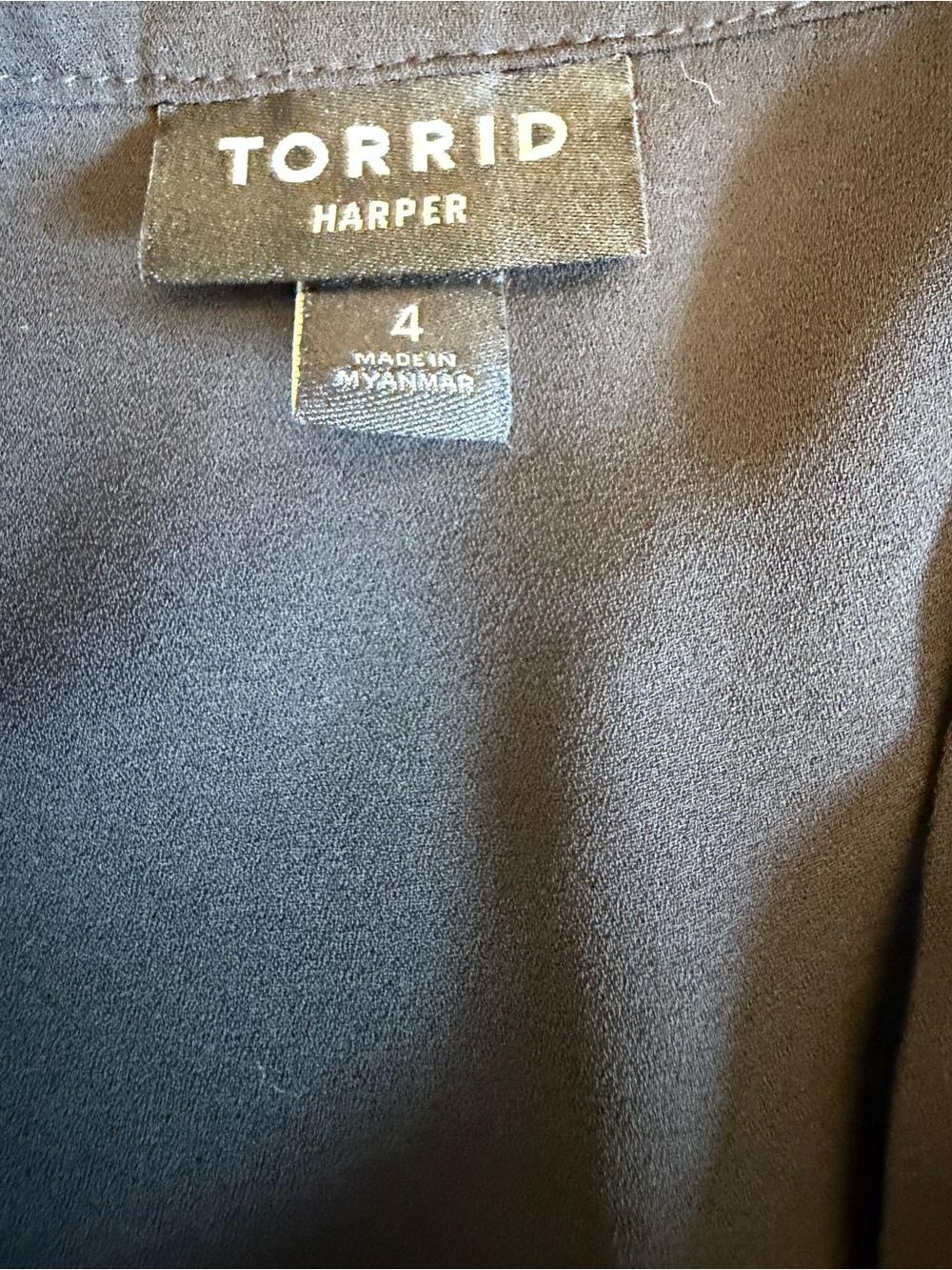 torrid Black V‑Notch Long Sleeve Tunic - Picture 6 of 7